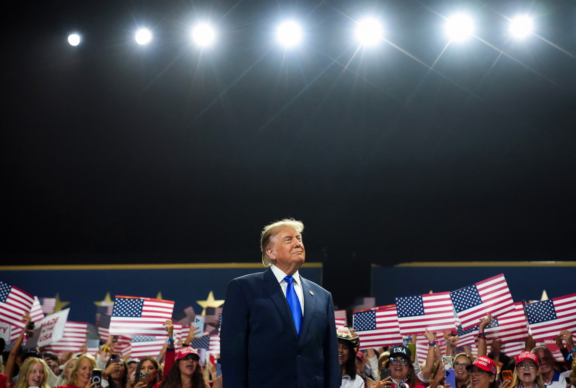 Donald Trump 5000 dollárt fizet minden amerikainak, ha a republikánusok megnyerik a novemberi félidős választásokat