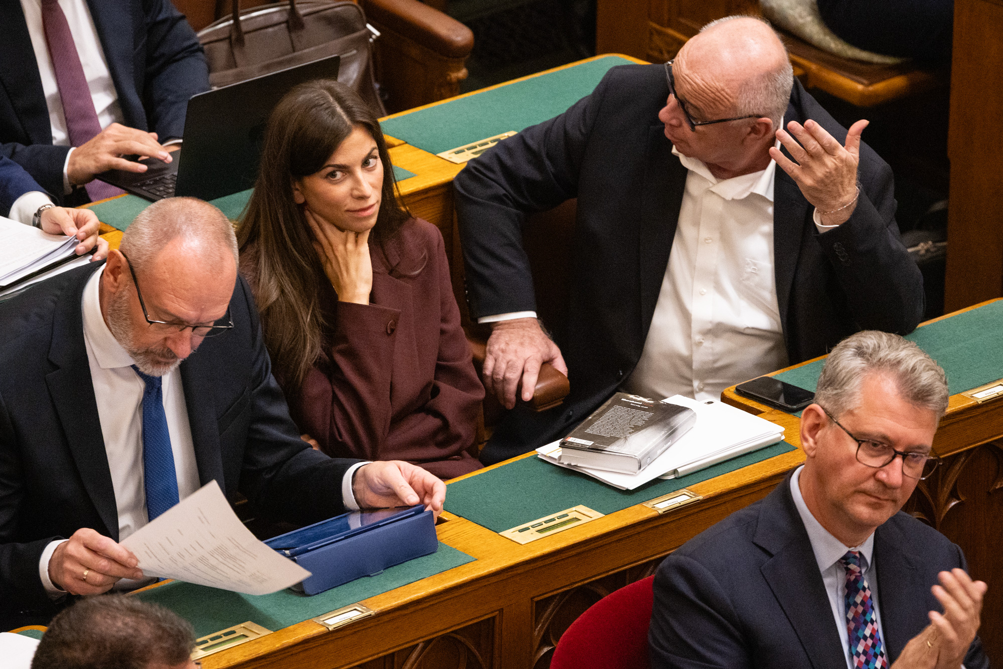 A Fidesz osztálytermi hangulatba került, miközben Magyar Péter a gyermekvédelem állapotán borzongott
