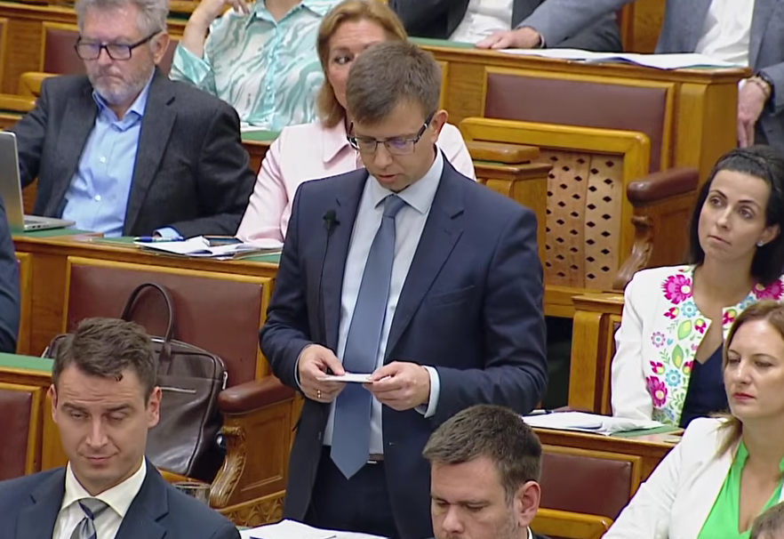 Fidesz parlamenti munkája 2026, 2. rész: Bóka János szerint a 700 forintos dízel drágább mint a 841 forintos