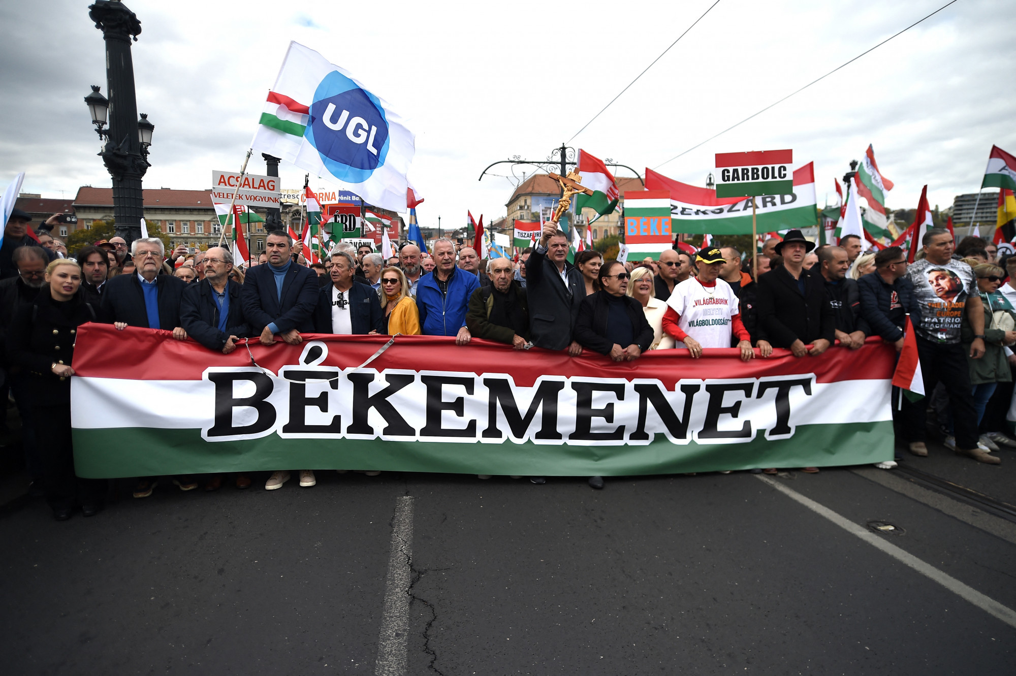 Bayer Zsolták Békemenetet szerveznek október 23-ra