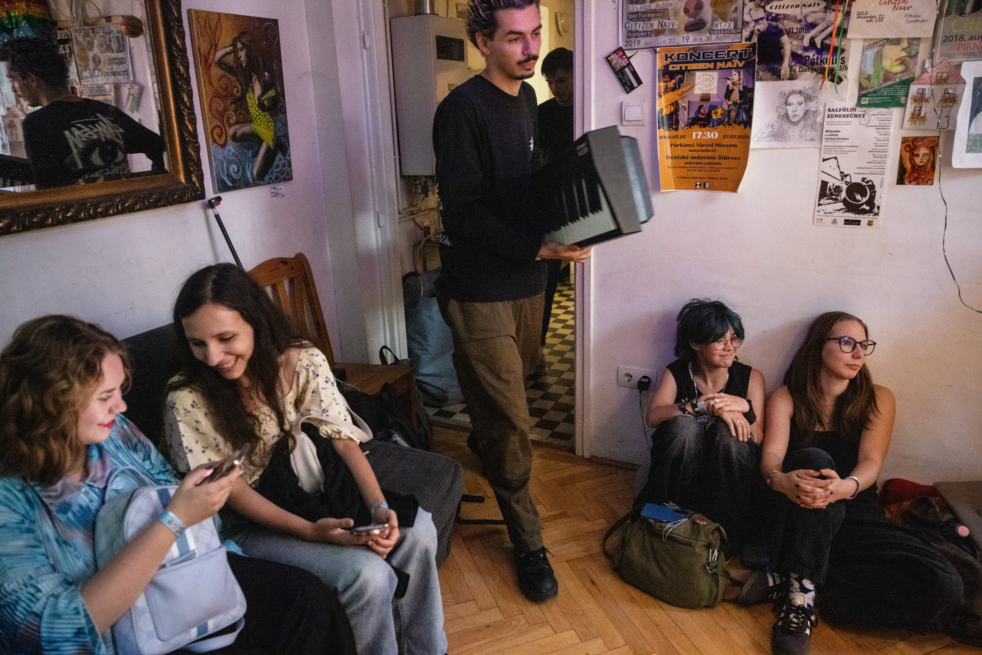 Ki voltak éhezve egy nagy házibulira, csináltak egy napra tizenhetet