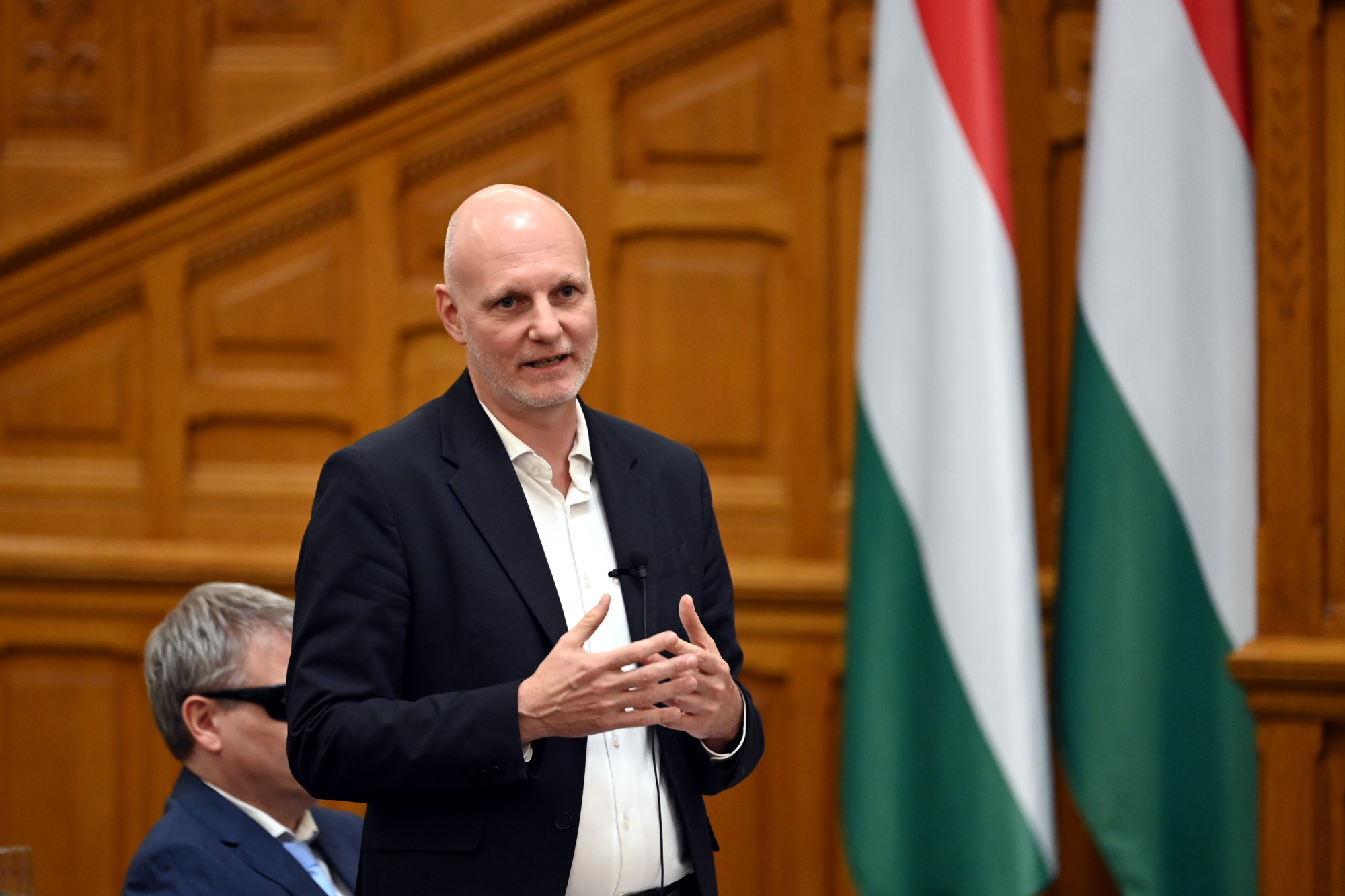 24 ezres gyerekmenü, 72 ezres fotós óradíj – hat ügyben tesz feljelentést a technológiai minisztérium