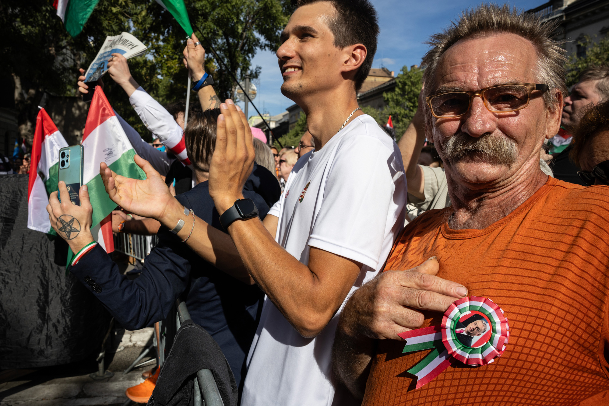 „Ha nem tetszik a Terror Háza, csináljanak maguknak egy másikat!” – Schmidt Máriáért tüntettek a fideszesek