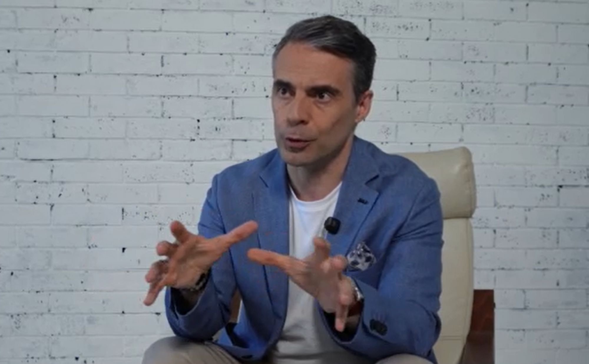 „Két nap után kiszavaznak a picsába” – kívánt sok szerencsét Vona Gábor felesége az Árulókban szereplő politikusnak, aki régen még az RTL székházát is lerombolta volna