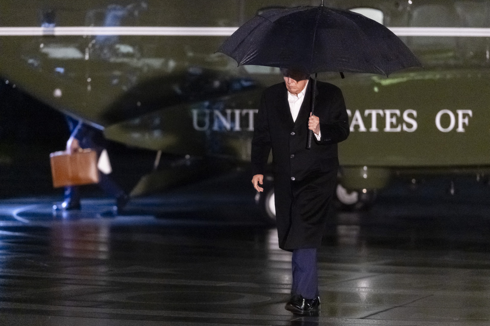 Trump már megint azzal fenyegetőzik, hogy eltörli a föld színéről Iránt