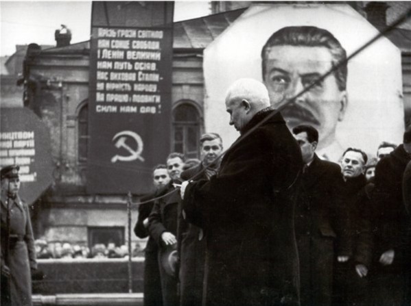A Moszkvával szembefordult főkozák kap szobrot Kijevben a ledöntött Lenin helyén