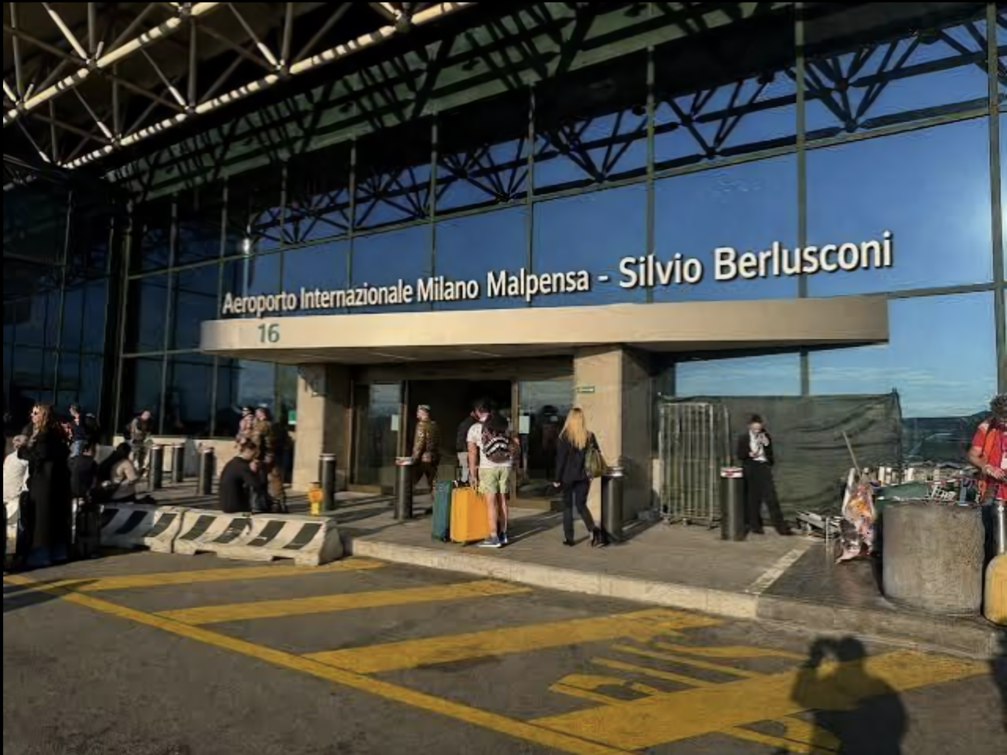 Silvio Berlusconi nevét viseli mostantól a milánói Malpensa repülőtér