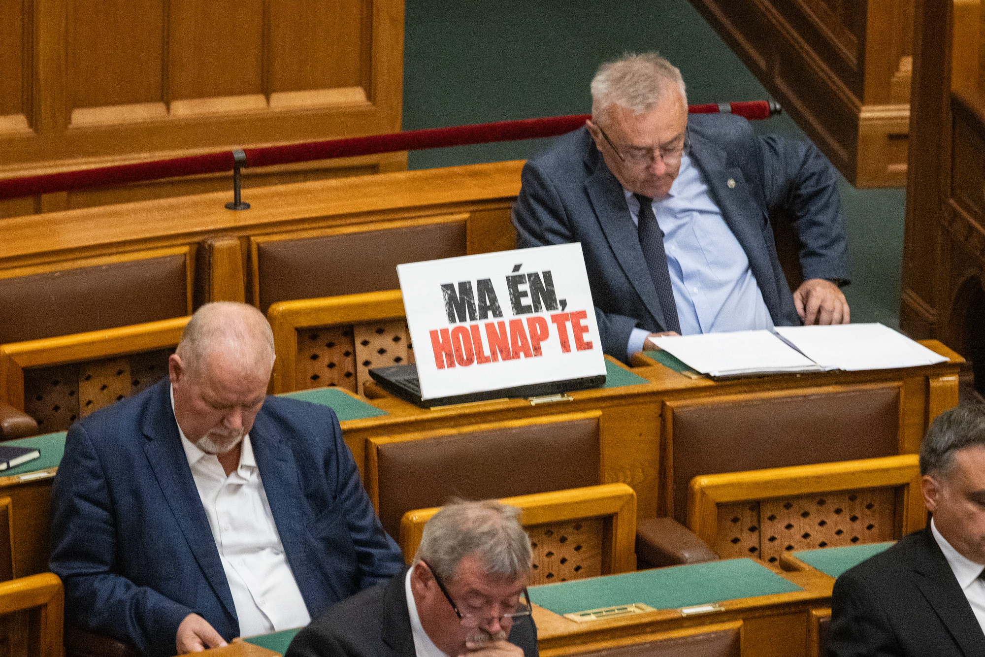 Magyar Polt-féle ügyészségről, az NVVH első napjának sikeréről beszélt, a Fidesz táblákkal tiltakozott és hajtóvadászatot emlegetett