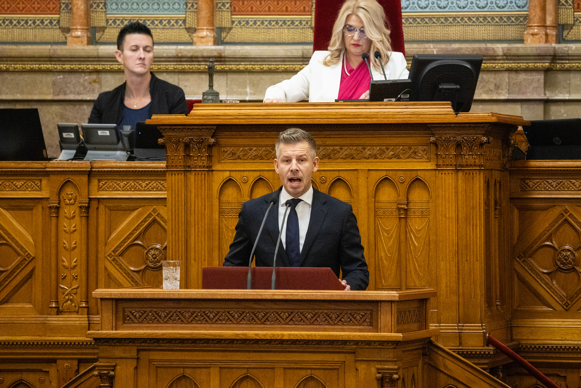 Magyar Polt-féle ügyészségről, az NVVH első napjának sikeréről beszélt, a Fidesz táblákkal tiltakozott és hajtóvadászatot emlegetett