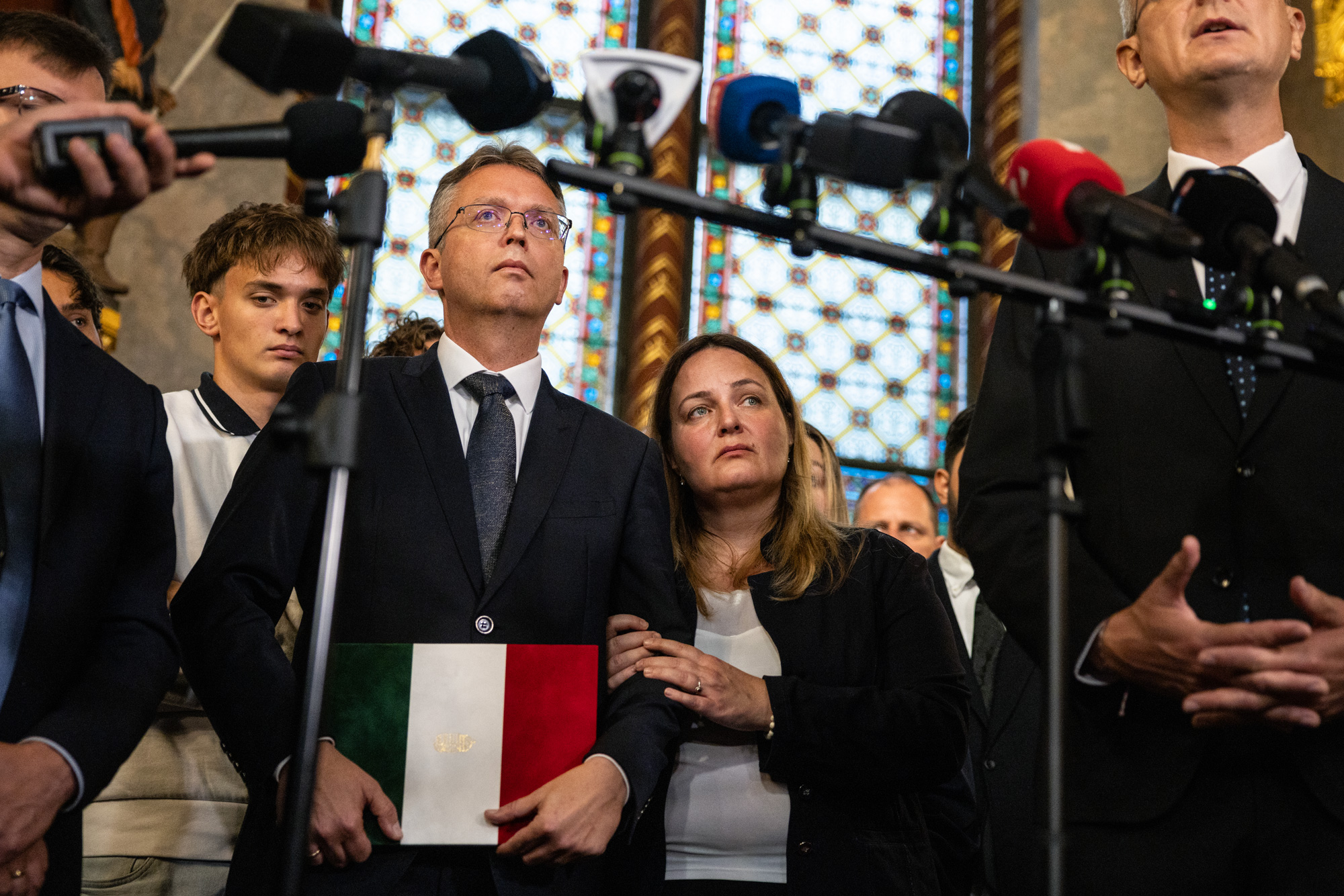 Hankó a frakcióirodán várja, hogy elvigyék a rendőrök, de mi kell ehhez?