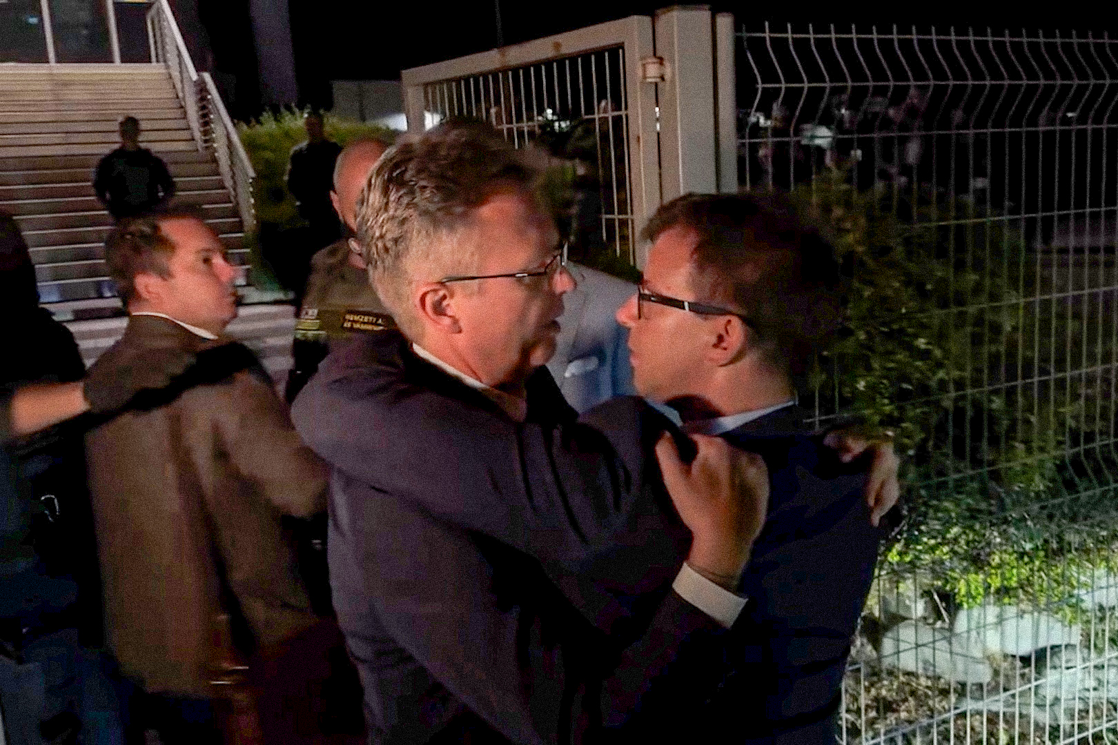 Őrizetbe vett fideszes exminiszterek és a mi magyar Boratunk