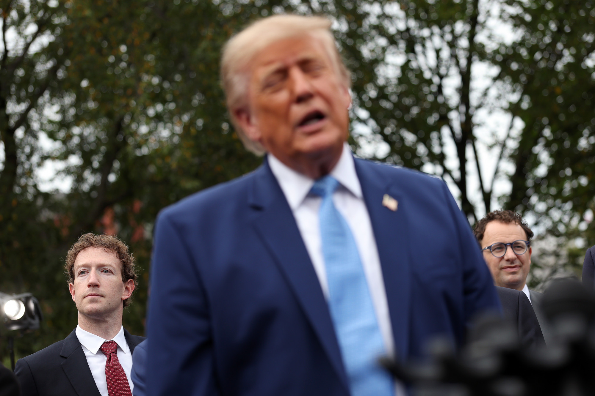 Trump átnevezte a mesterséges intelligenciát, de továbbra sem szabályozza rendesen