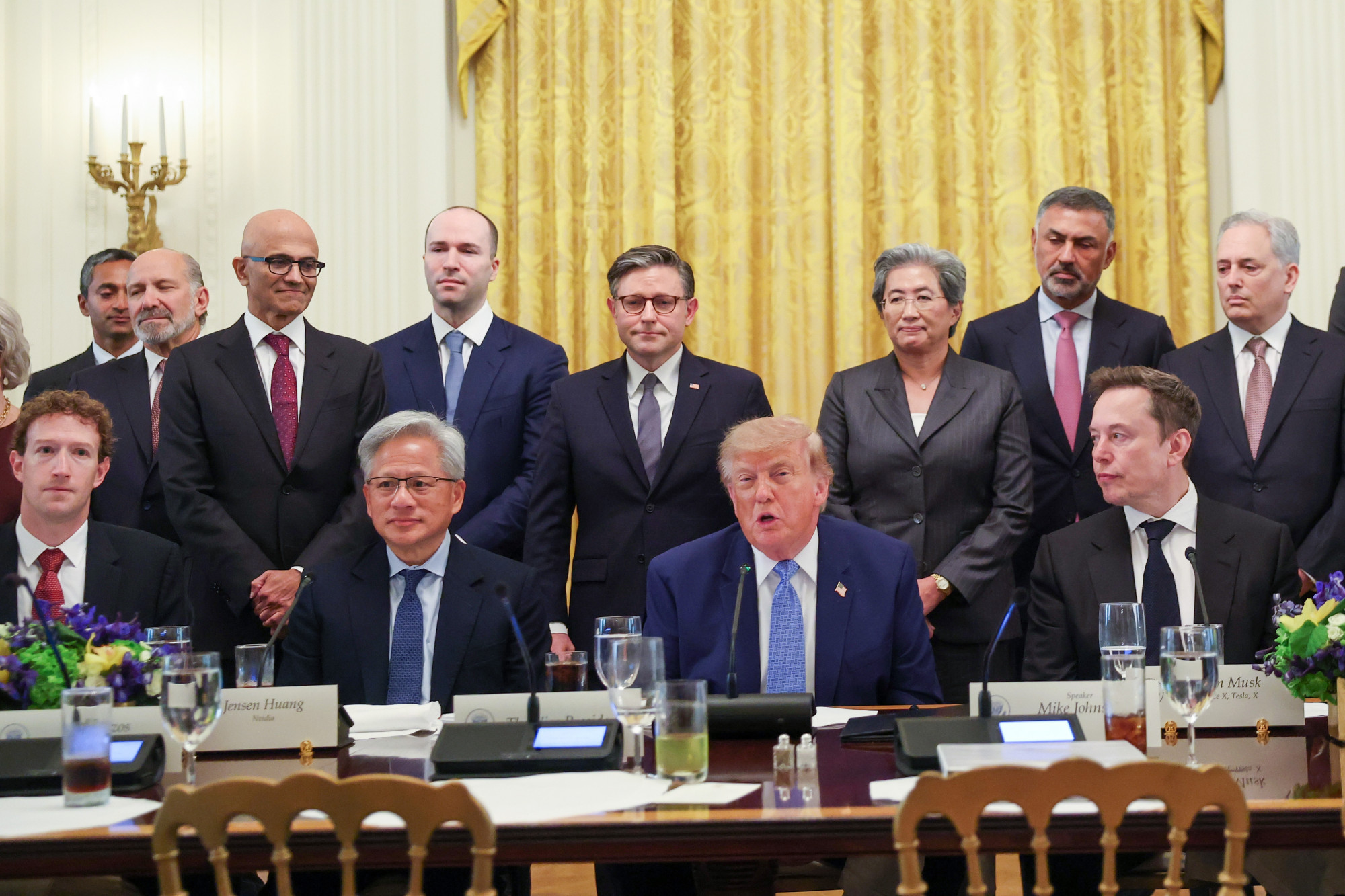 Trump átnevezte a mesterséges intelligenciát, de továbbra sem szabályozza rendesen