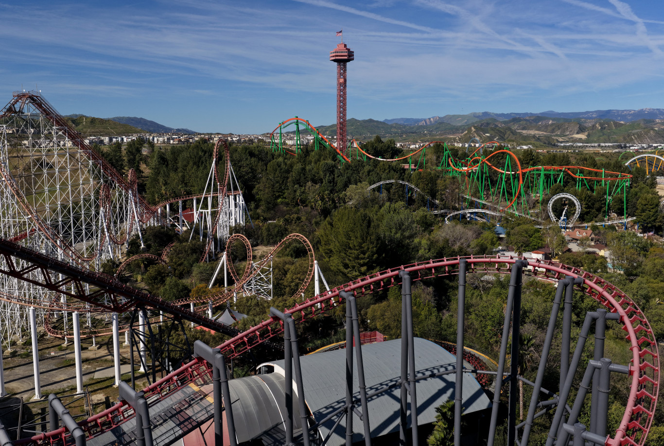 A Six Flags Magic Mountain elhíresült X2 hullámvasútja bezárásra kerül