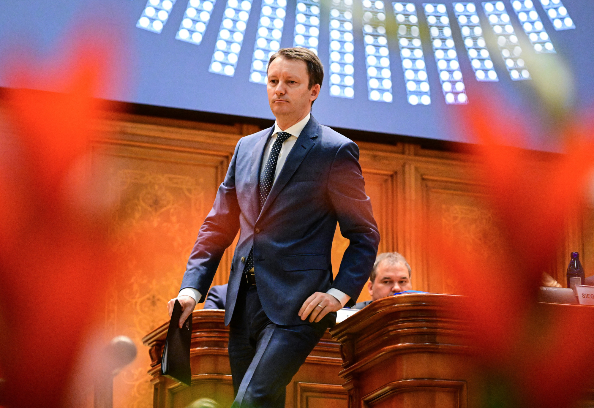 Egymás után a harmadik miniszterelnök-jelölt bukott meg nagyon simán, egyre mélyül a politikai válság Romániában