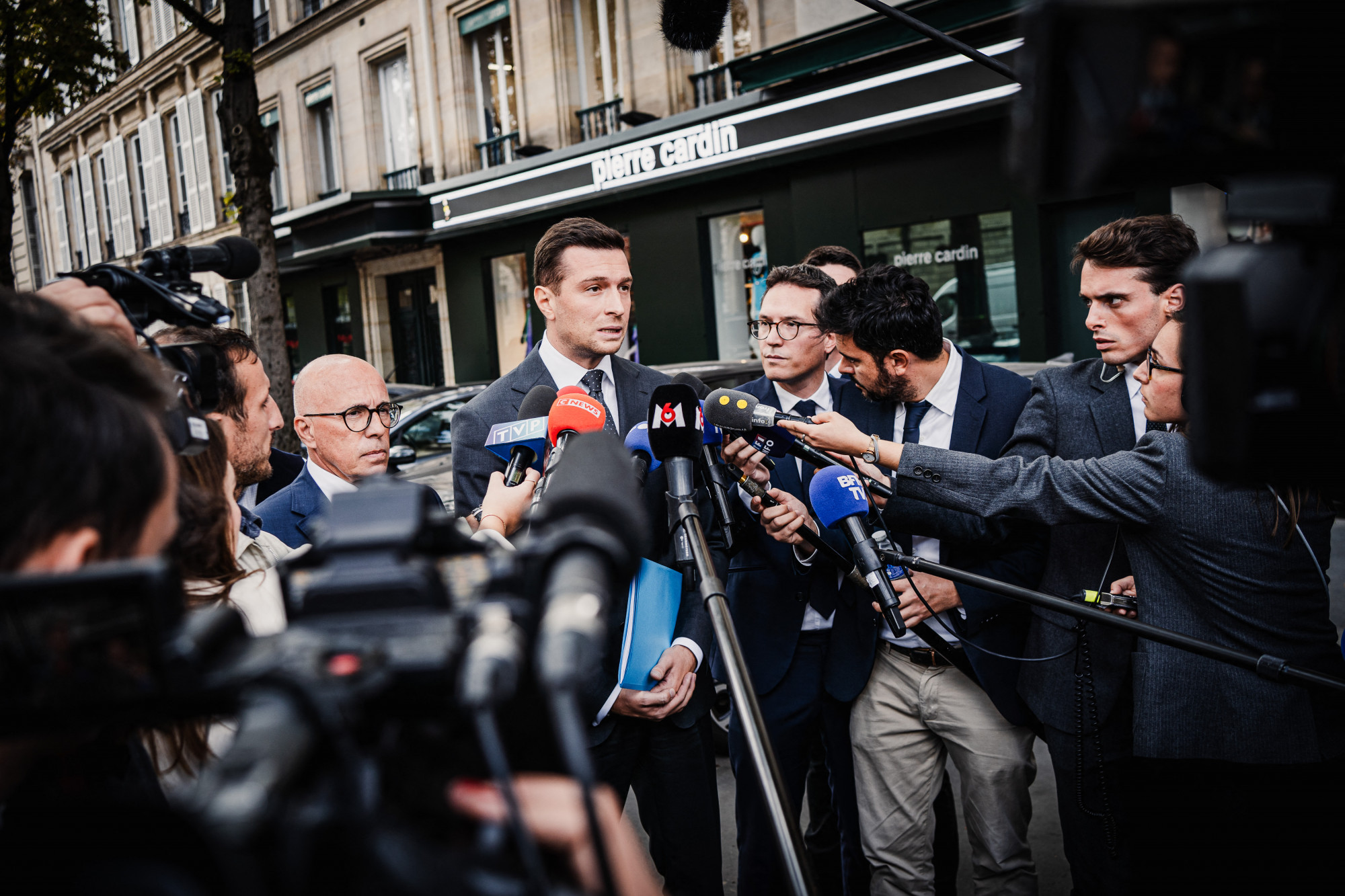 Elbukhat-e Marine Le Pen elnöksége a saját miniszterelnök-jelöltjén?