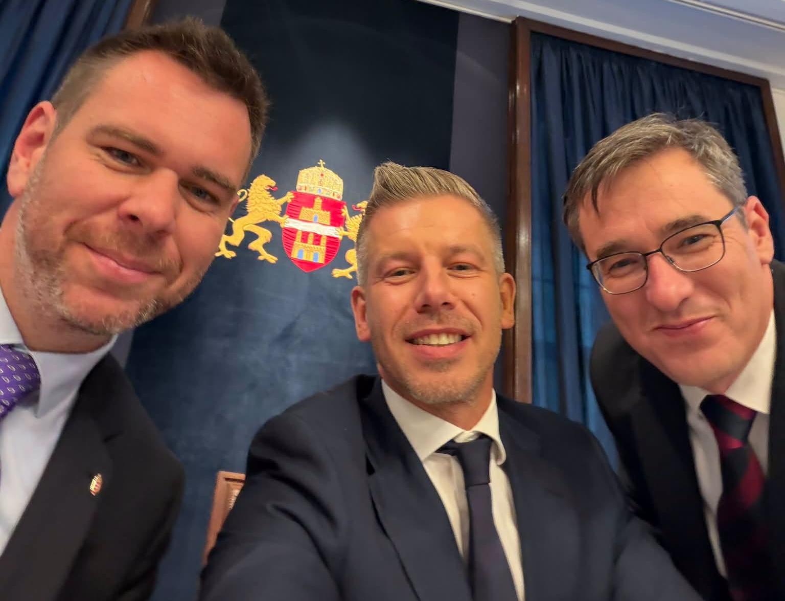 Aranykor vagy árulás: ki örülhet annak, hogy megállapodott a kormány és a főváros?