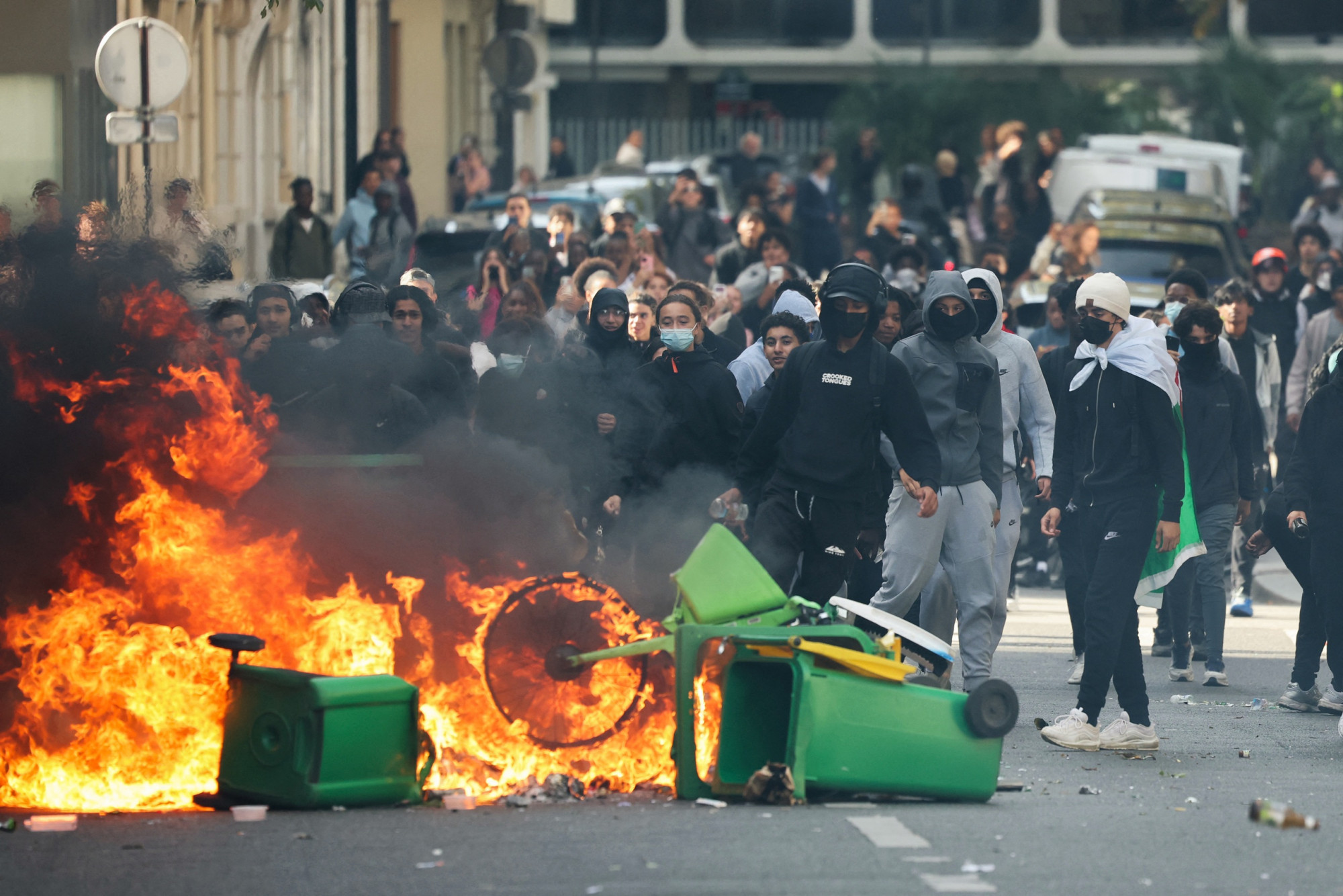Biztonsági okokból a francia középiskolák 15 százalékában részben vagy teljesen felfüggesztik a tanítást