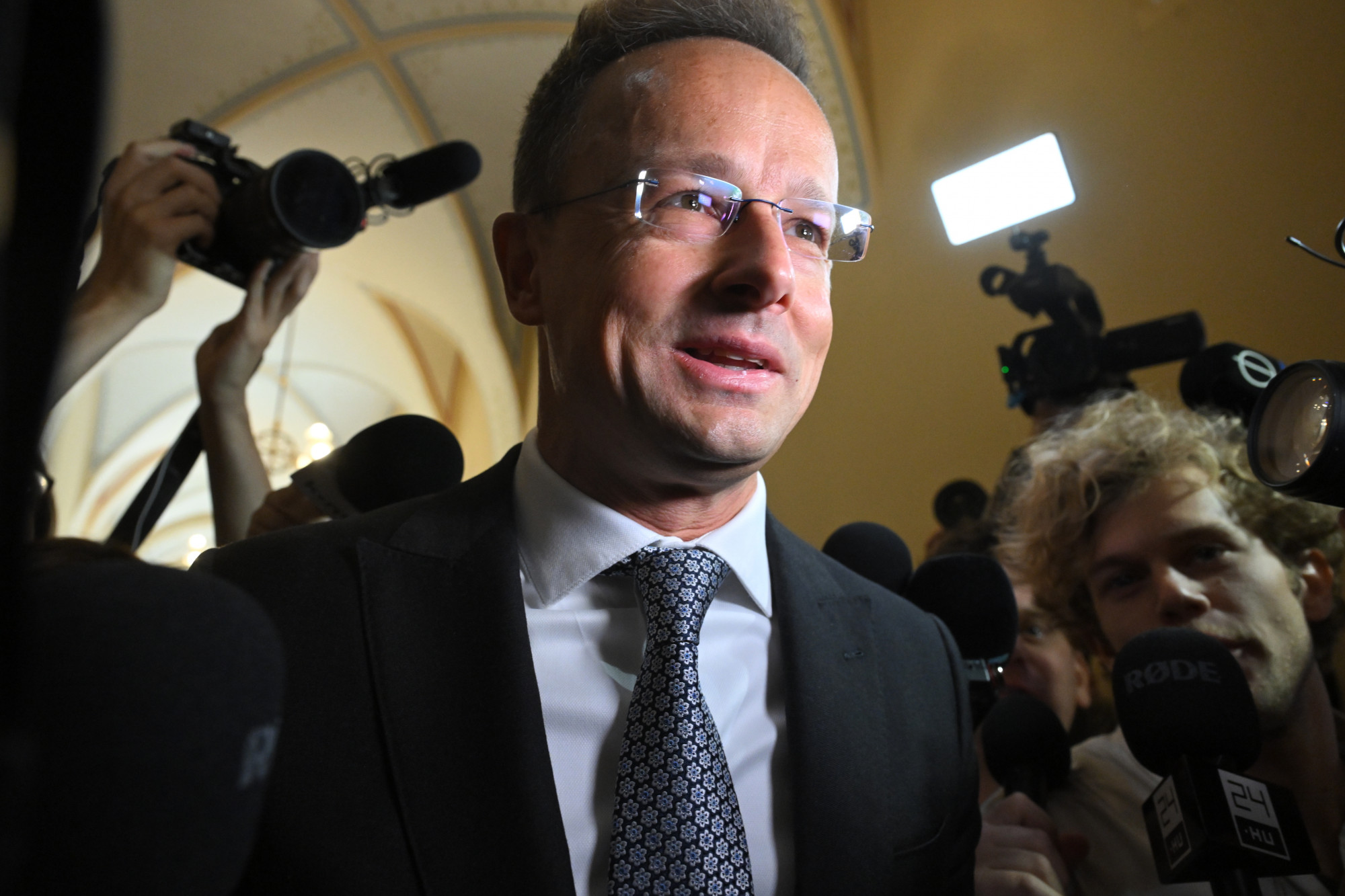 Szijjártó elment a nemzetbiztonsági bizottság meghallgatására