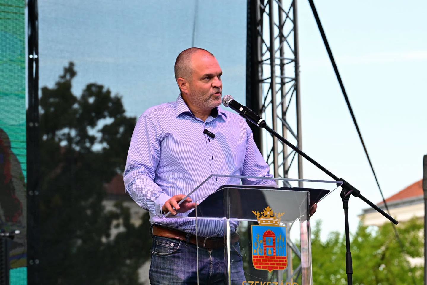 Hadházy Ákos szerint egy tiszás képviselő is nyerészkedett a paksi földmutyin, de Sárosi József szerint minden törvényes volt
