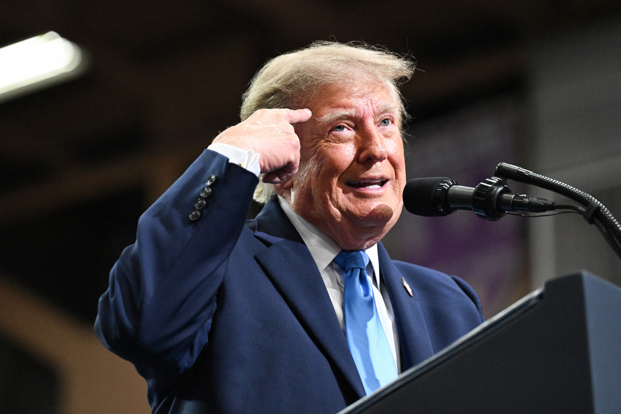 Trump: A Fehér Ház ellenségnek tekinti azt, aki mesterséges intelligenciának nevezi a szuperintelligenciát