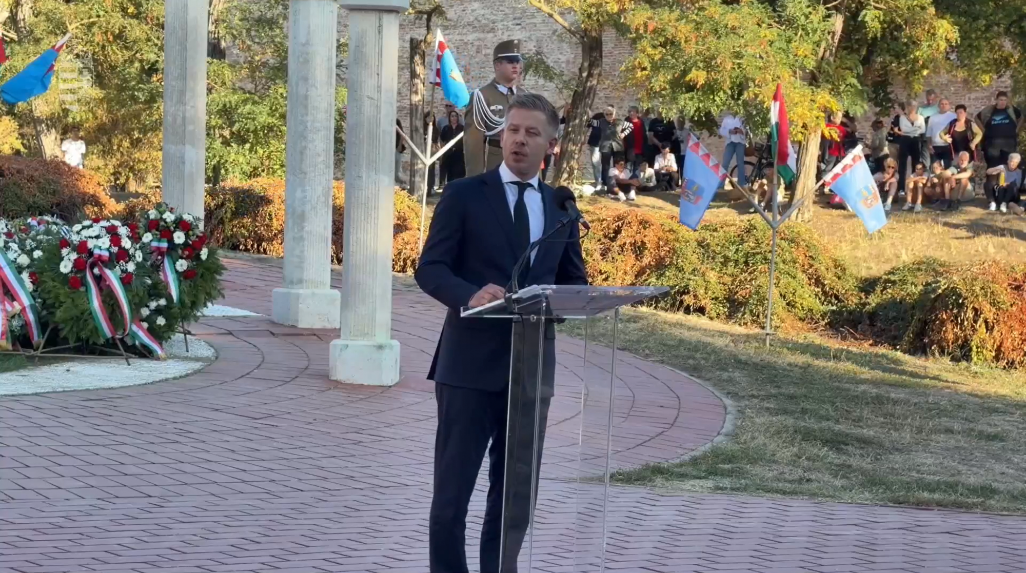Magyar Péter Gyulán emlékezett meg az aradi vértanúkról és a poloskázásról: „A miniszterelnöki hivatal nem jutalom”