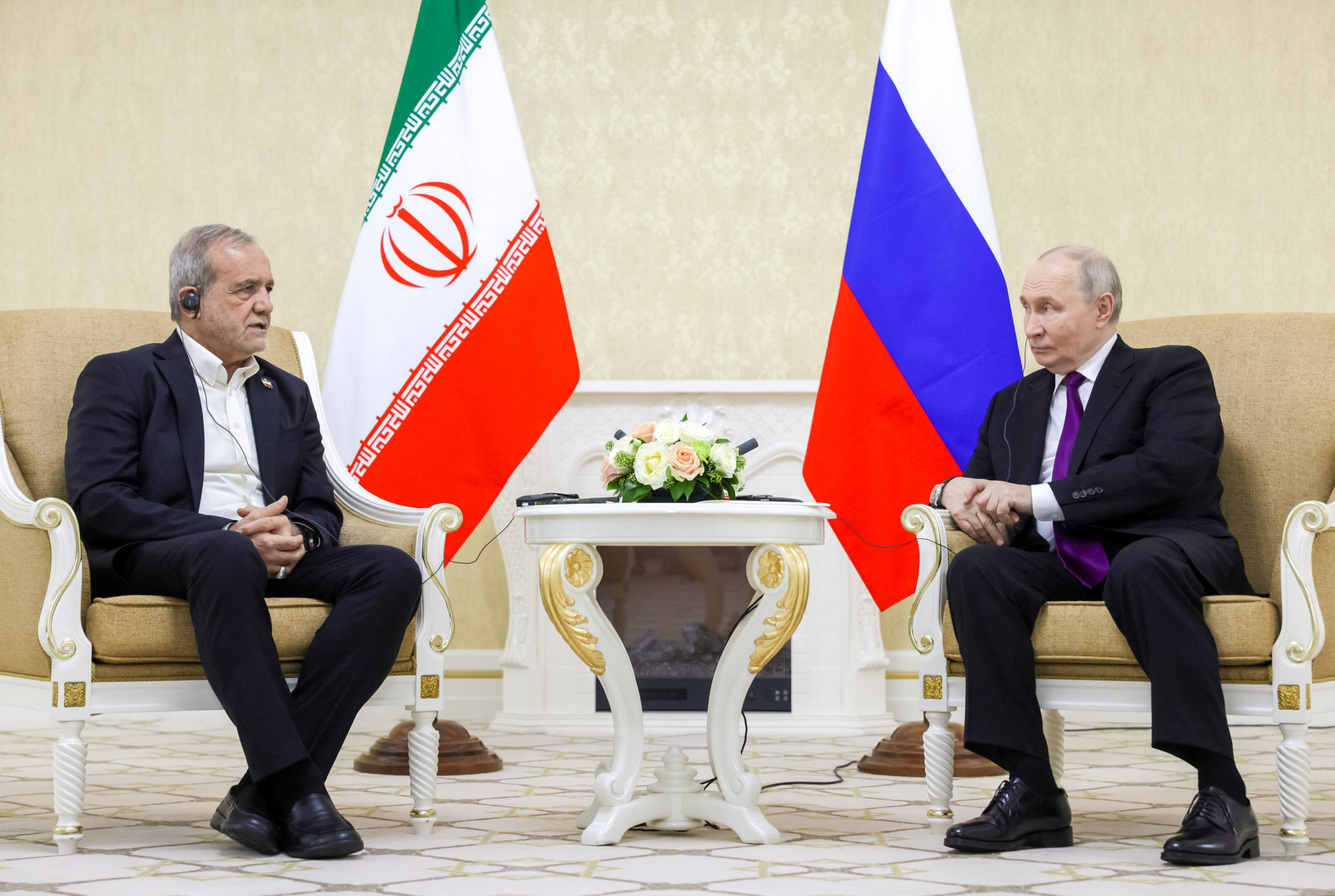 Putyin: Oroszország mindent megtesz az Irán elleni amerikai háború lezárásáért