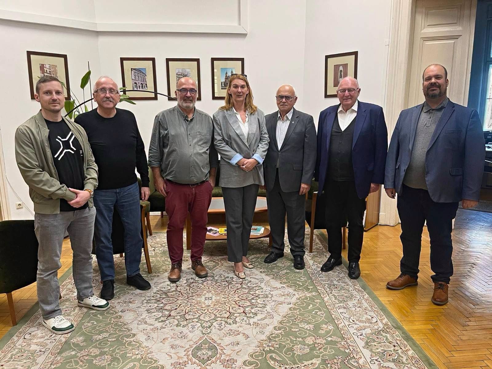A kerületi polgármesterek szerint már főpolgármester aktív részvételével folytatódik az önkormányzatok kivéreztetése