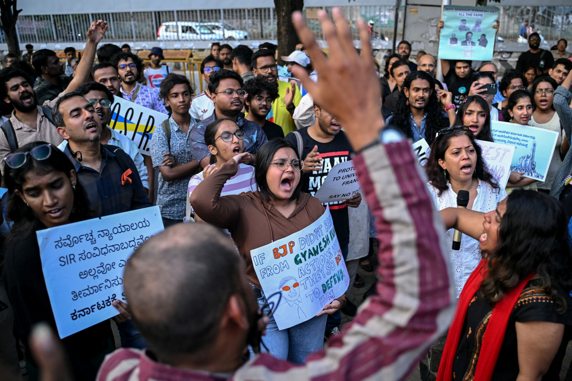 Letartóztatták az Új-Delhiben tüntető Csótány Néppárt vezetőit, India a diktatúra irányába fordulhat
