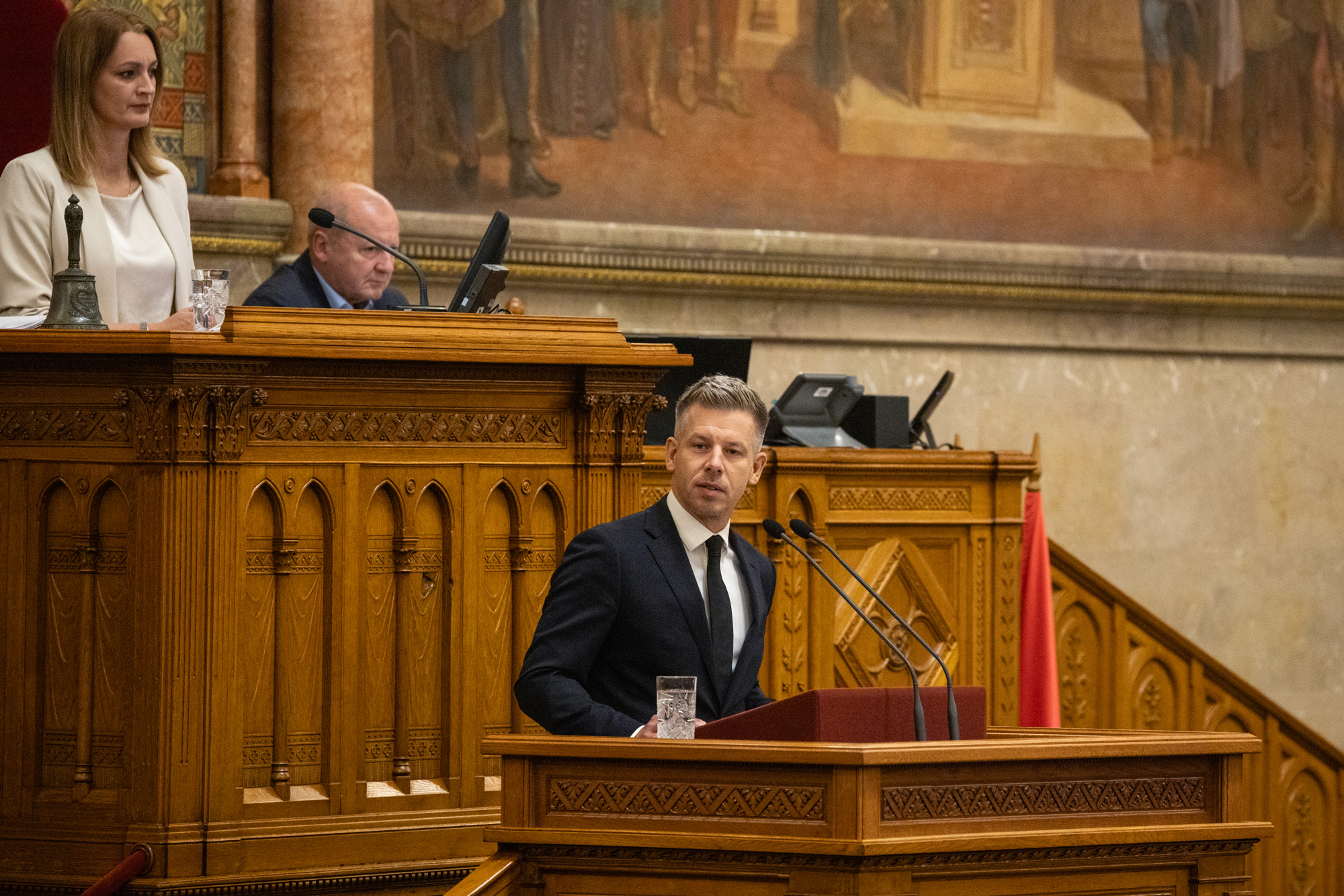 Magyar Péter javasolja a kitartó „Orbán-báboknak”, hogy tanuljanak elődeik hibáiból, és „ne várják meg a dicstelen véget”