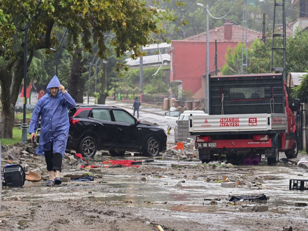 Az elmúlt 84 év leghevesebb esőzése mossa el épp Isztambult