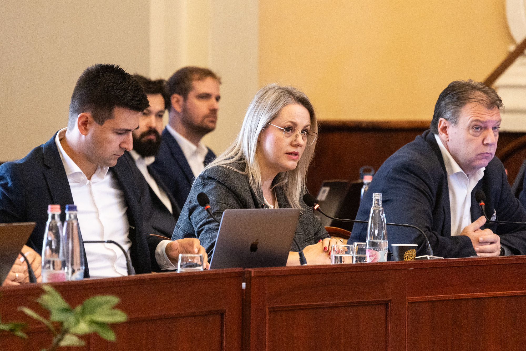 Rendkívüli ülésen nyesték volna le Karácsony szárnyait a fideszesek, de nem sikerült