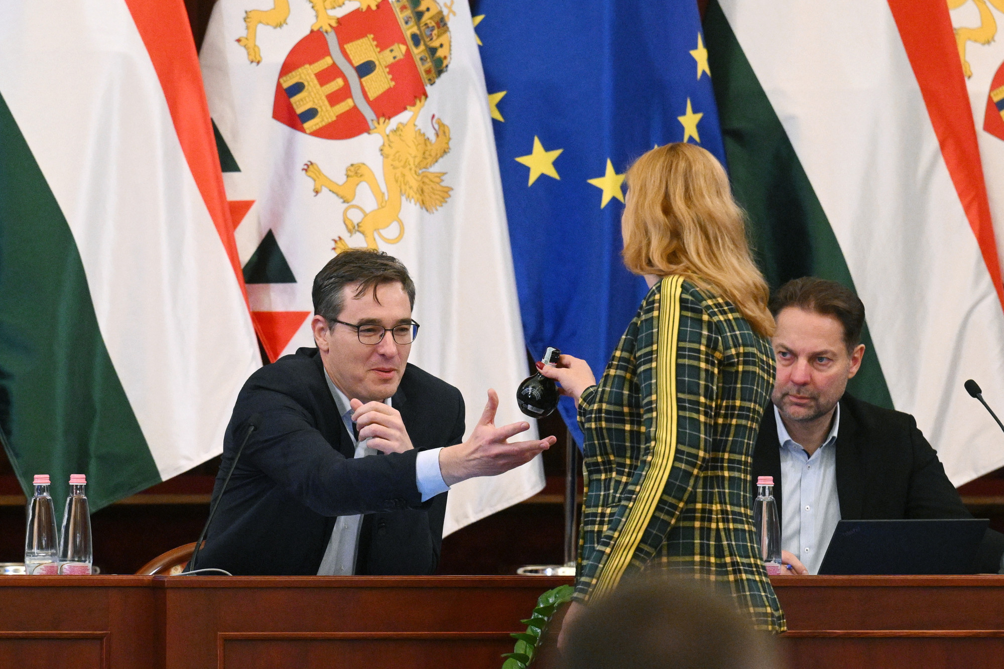 „Van képük azt a szót kiejteni, hogy hatástanulmány? Röhej!” – maratoni ülésen feszültek egymásnak a képviselők a Fővárosi Közgyűlésben