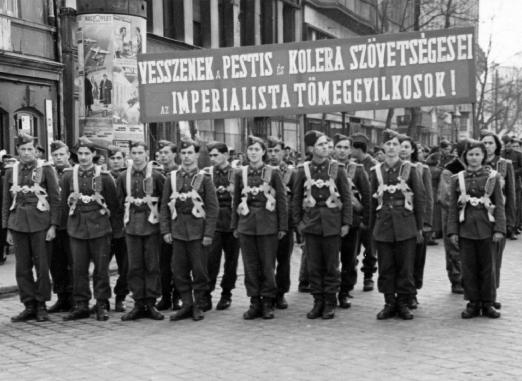 1956 előzményei: háborús propagandával riogatva facsarták szét a magyar társadalmat