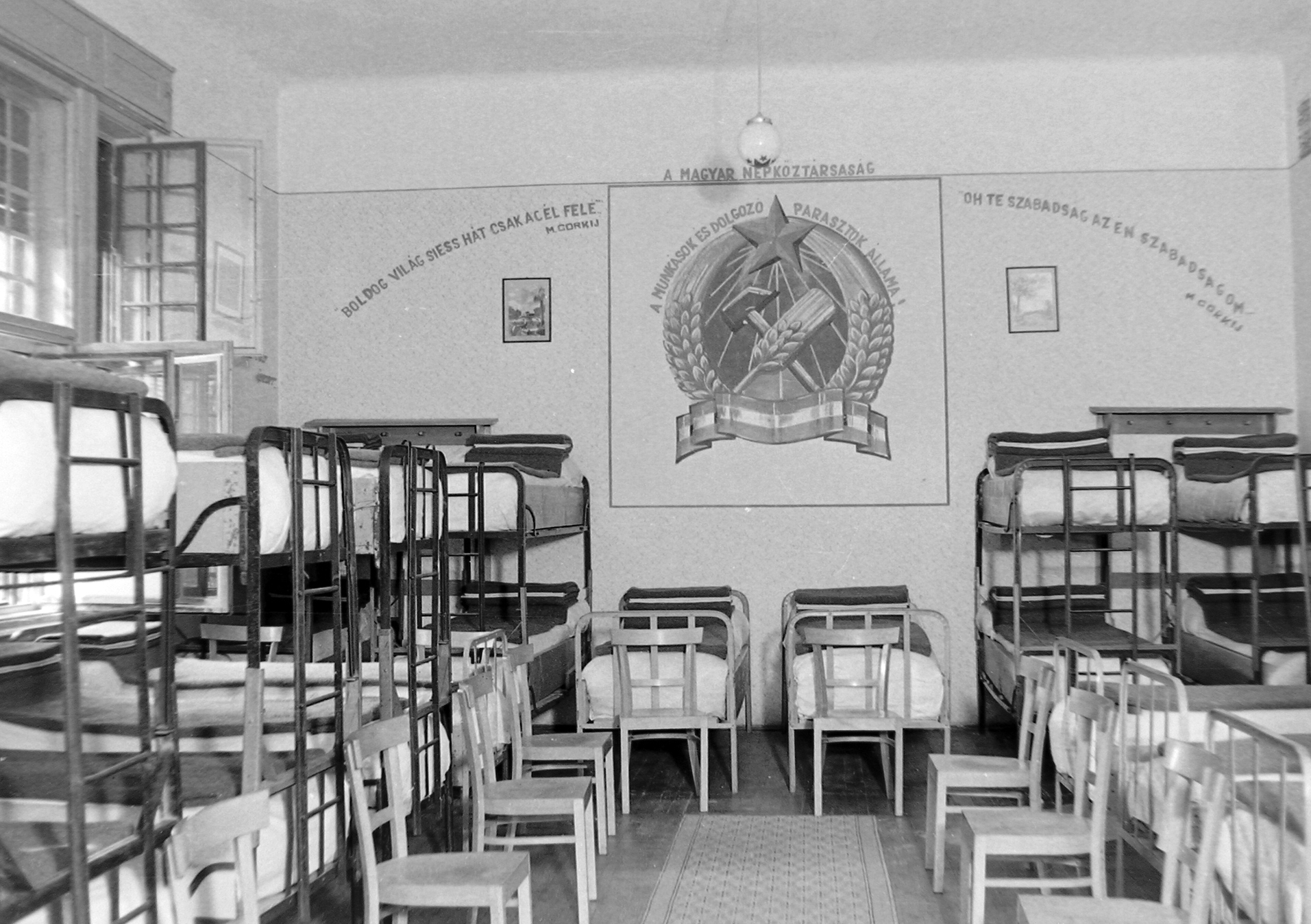 1956 előzményei: háborús propagandával riogatva facsarták szét a magyar társadalmat