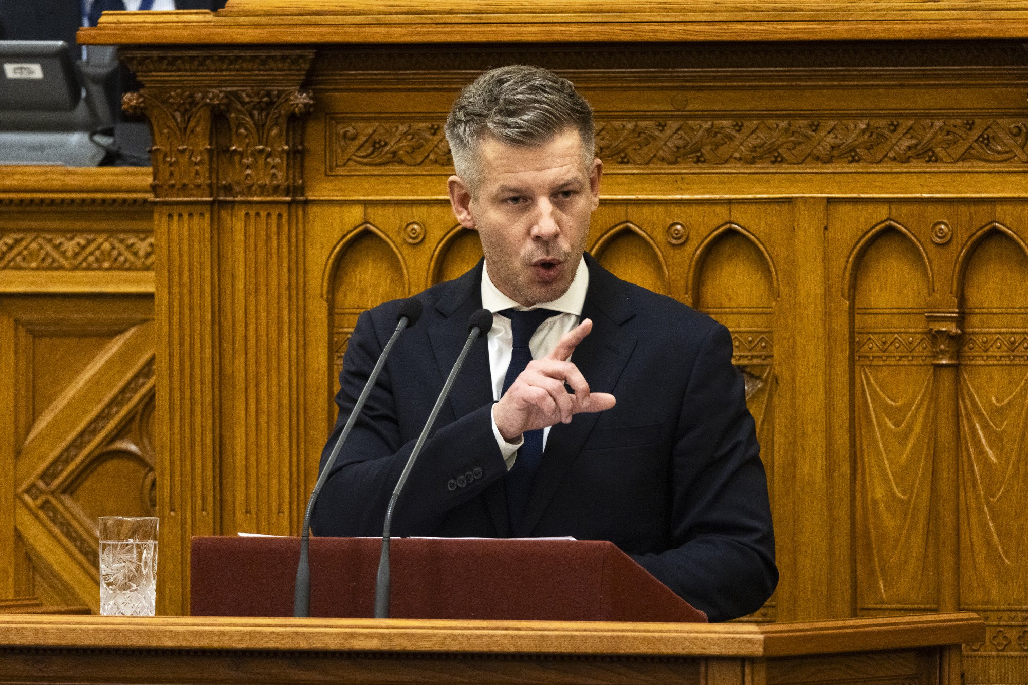 Családipótlék-duplázás és egyszámjegyű szja a minimálbéreseknek
