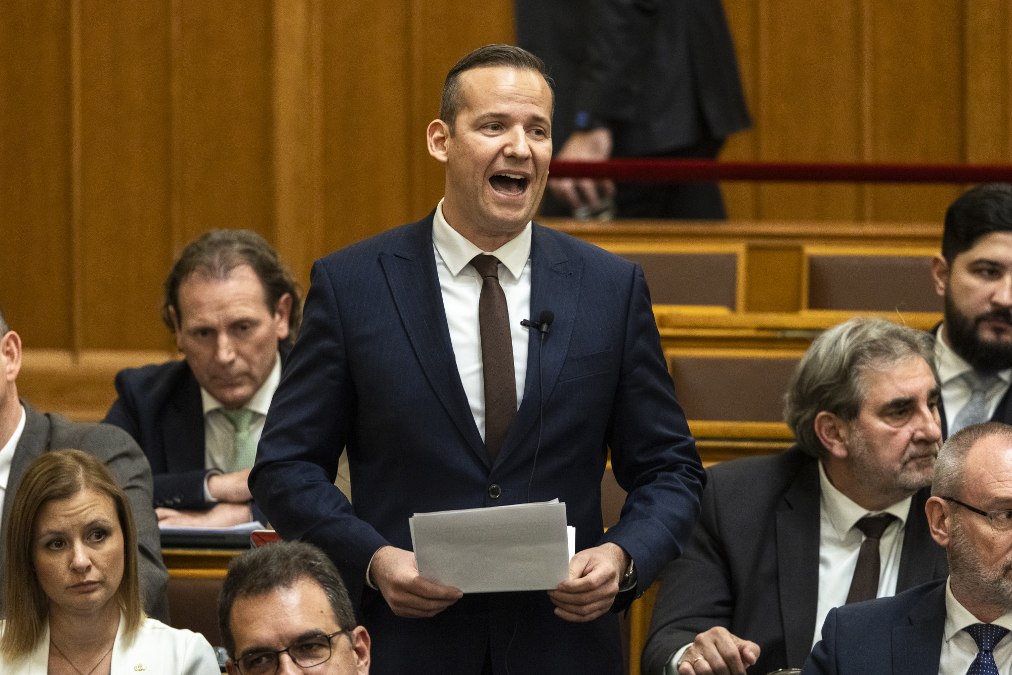Az ellenzék a béremelések mértékét kevesli, Toroczkai pedig inkább egy társasjátékról kezdett beszélni a költségvetésről szóló vitában