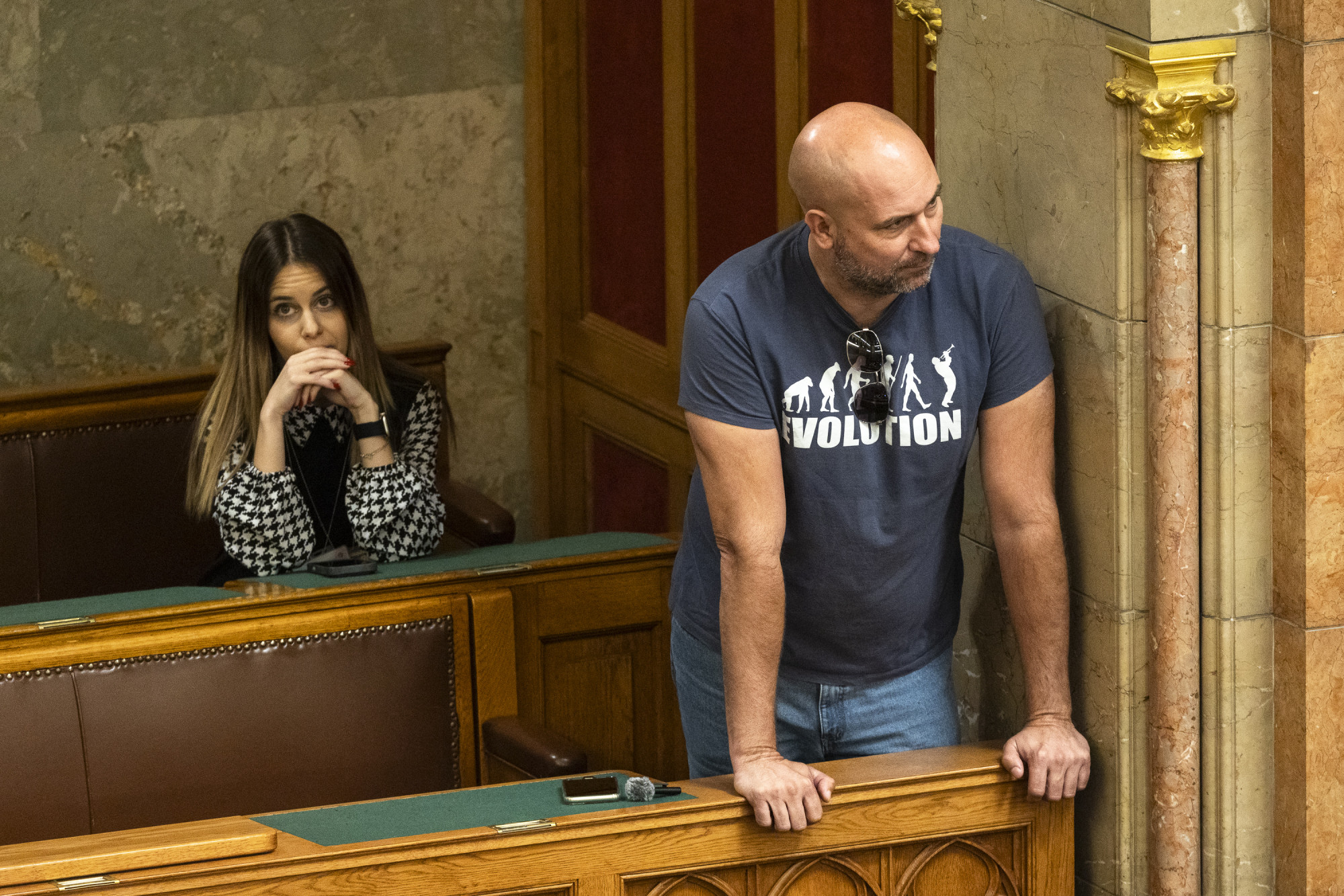 Szabó Bálint Pócs János vendégeként ült be a parlamenti páholyba, majd onnan ordibált, míg ki nem küldték