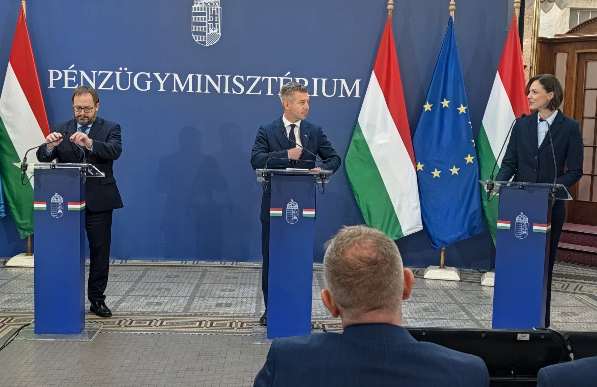 1465 milliárddal kevesebb kiadás, 665 milliárddal több bevétel – Magyar Péter és Kármán András megmutatta, hogyan faragják le a hiányt, és osztanak szét közben ezermilliárdokat