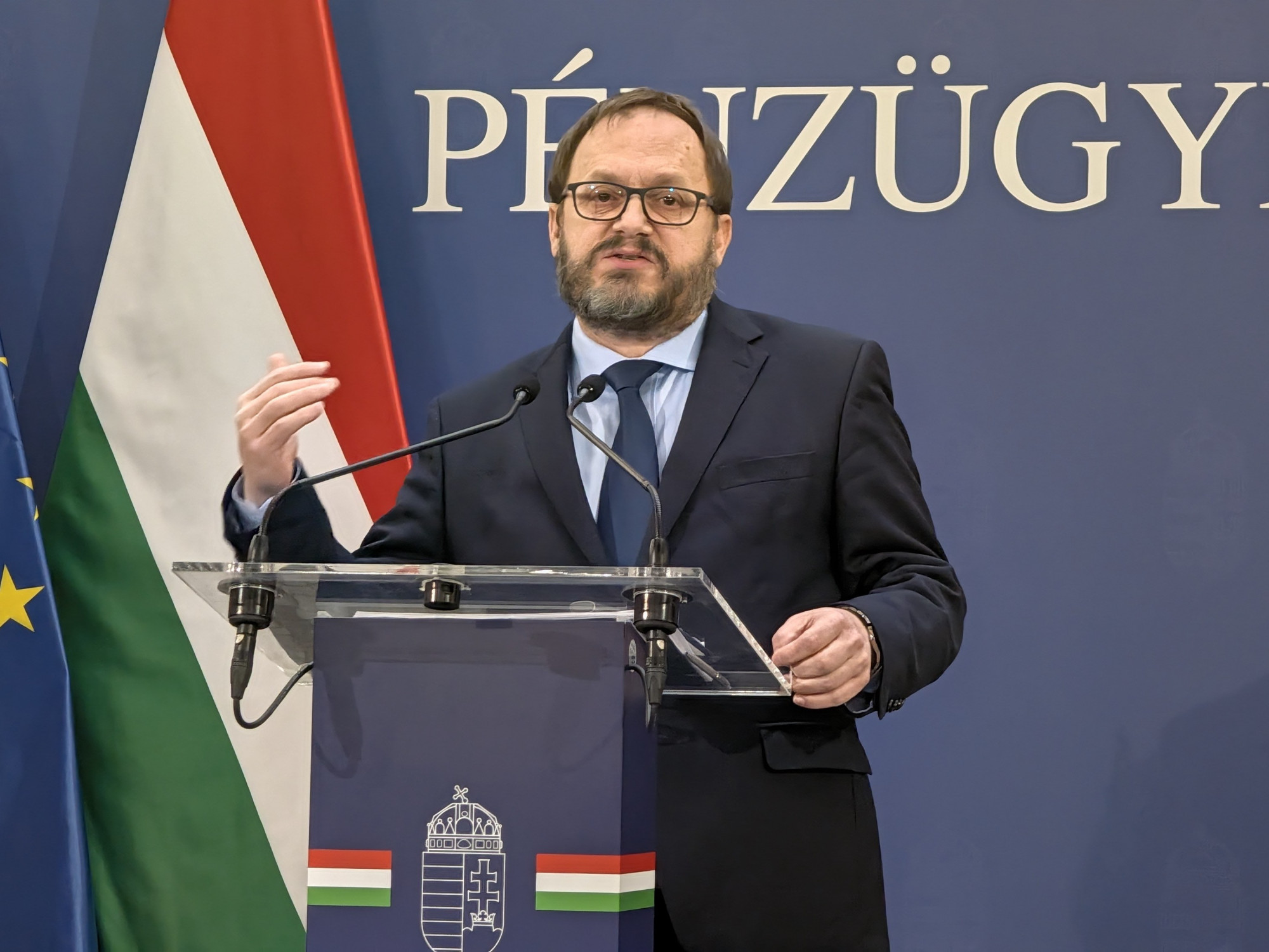 1465 milliárddal kevesebb kiadás, 665 milliárddal több bevétel – Magyar Péter és Kármán András megmutatta, hogyan faragják le a hiányt, és osztanak szét közben ezermilliárdokat