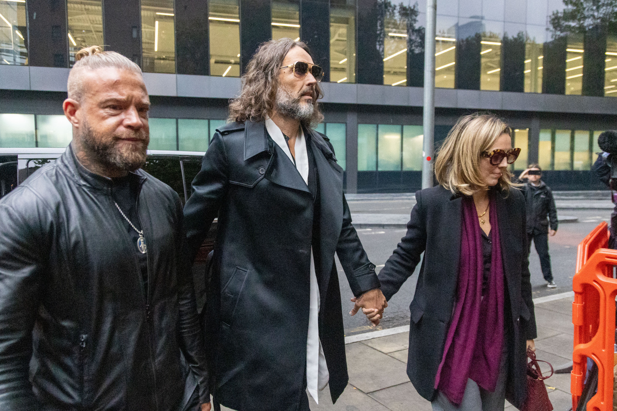 Takarítsd fel a rendetlenséget, amit csináltál, mondta Russell Brand egy nőnek, miután megerőszakolta