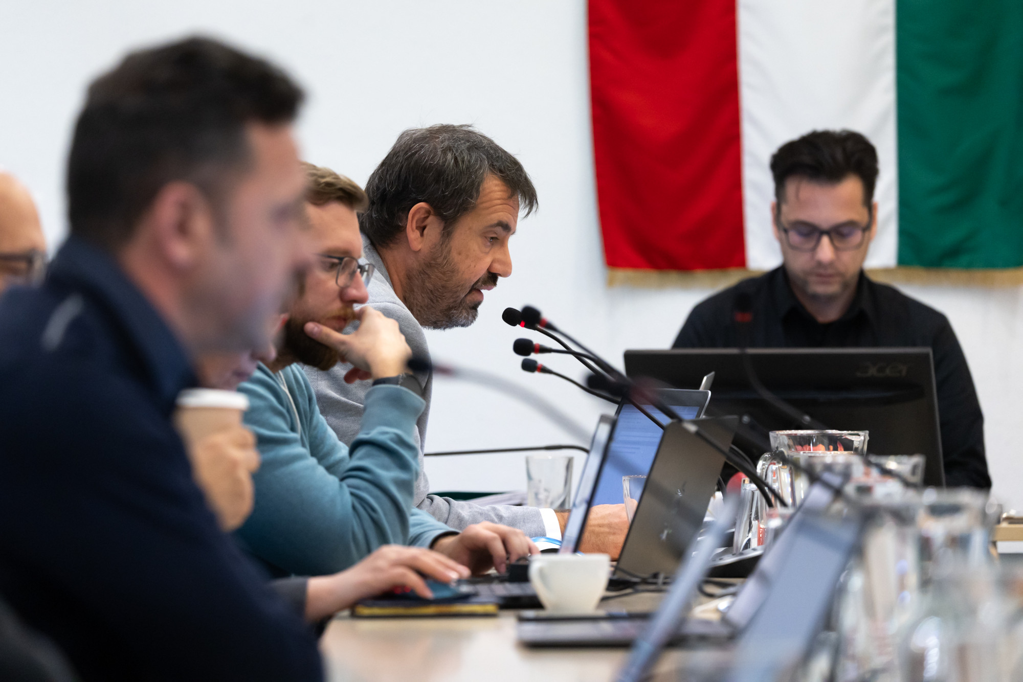 Összeállt a „nagykoalíció": a Fidesz és a Kutyapárt együtt akadályozta meg a hegyvidéki testület feloszlatását