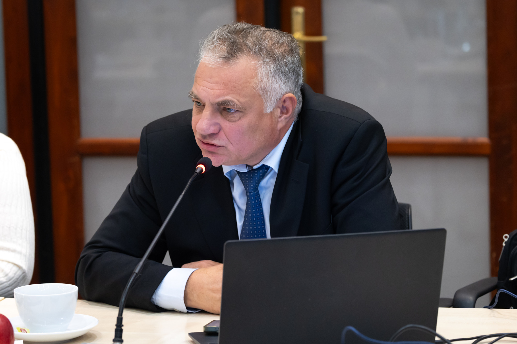 Összeállt a „nagykoalíció": a Fidesz és a Kutyapárt együtt akadályozta meg a hegyvidéki testület feloszlatását
