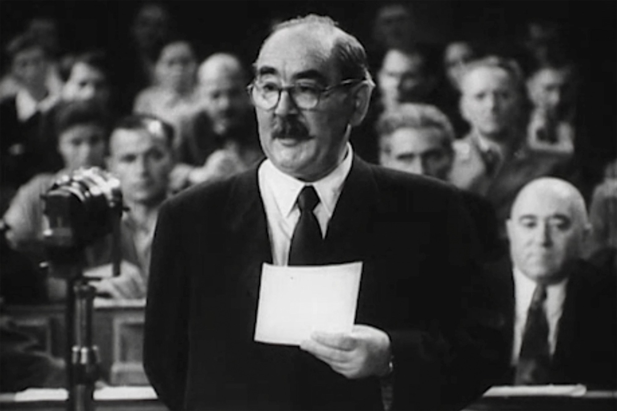 1956 előzményei: Amikor az intézményesített hazugság rendszere összeomlik