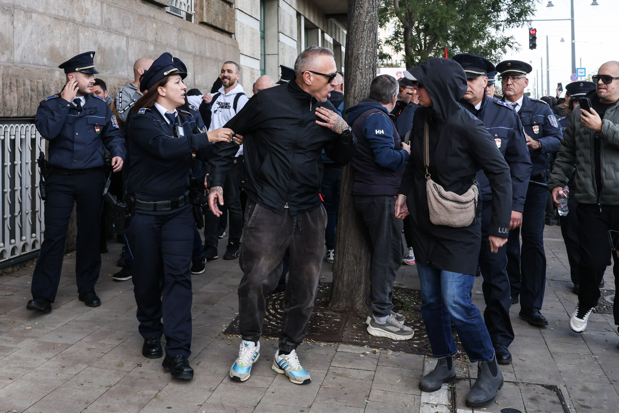 Életjelet mutatott volna a Fidesz, de akkor jött Áder János