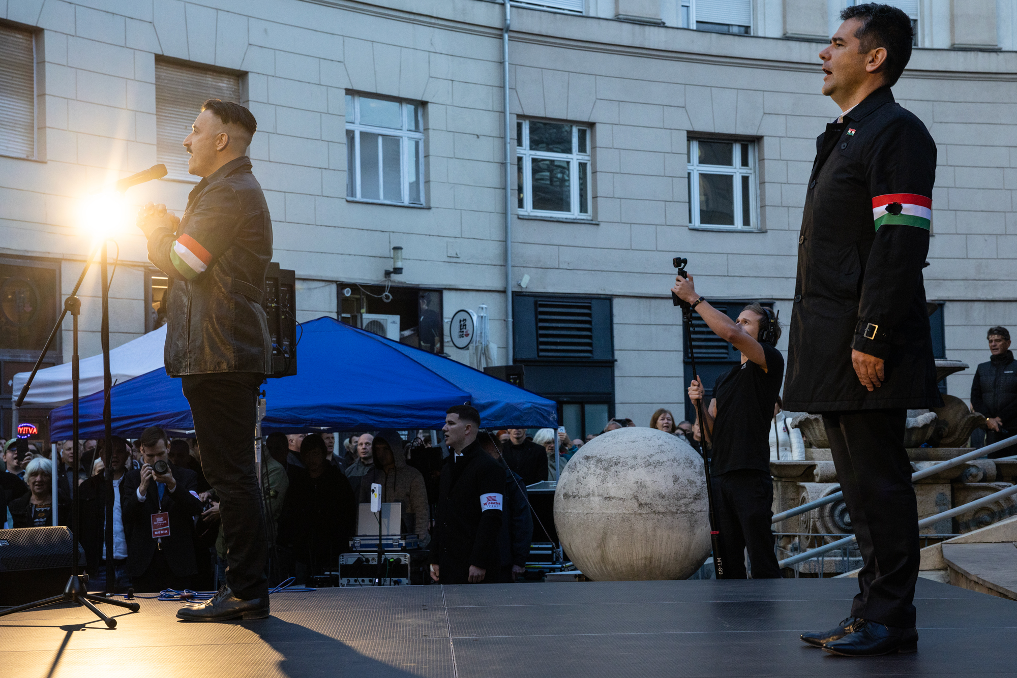 Felpörgette a magyarométert a Corvin közben a Mi Hazánk elnöke, majd nemzeti ellenállást hirdetett egy társasjáték miatt