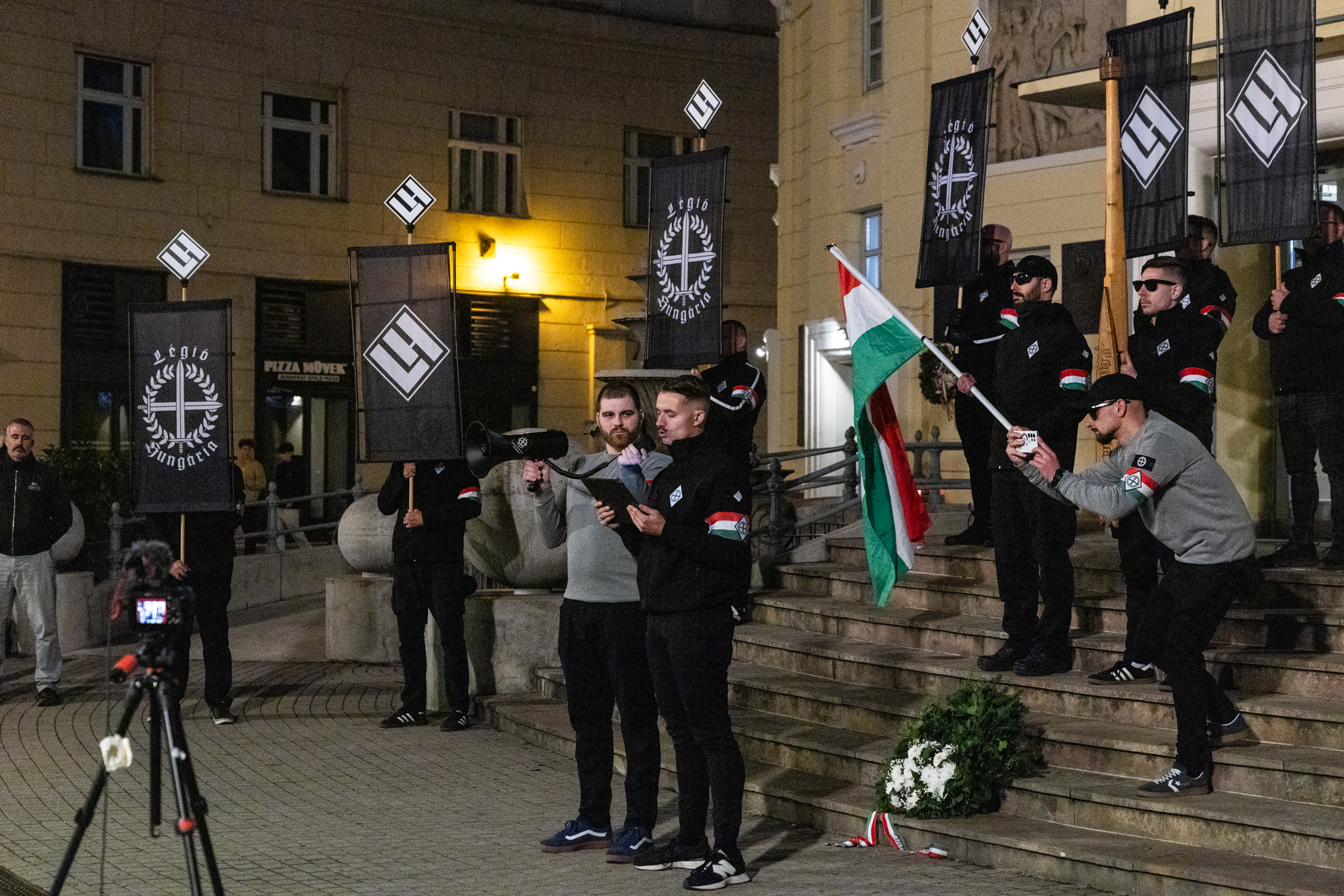 Akinek a Mi Hazánk nem elég nacionalista, az a Légió Hungária masírozós-karlengetős megemlékezésével vigasztalódhatott