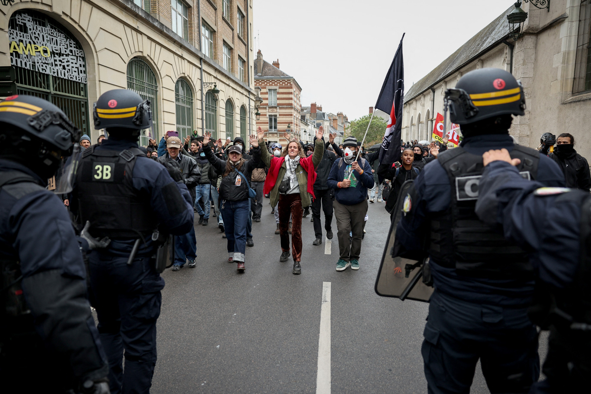 Újraválasztották Le Pen pártjának élére Jordan Bardellát