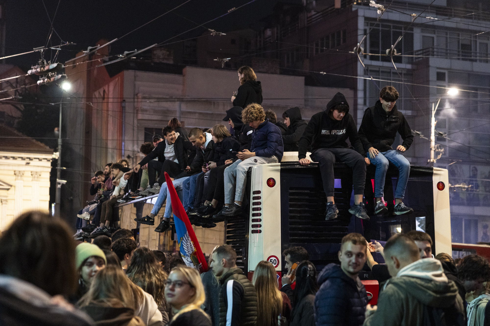 Belgrád eufórikus hangulatban ünnepelte Vučić bukását
