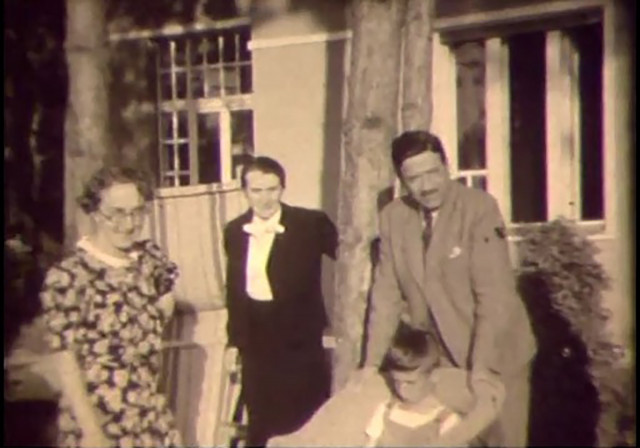Dr. Faragó Sándor (j), Haag Hedvig virágos ruhában, fiúk Gábor és egy ismeretlen, 1938 k.